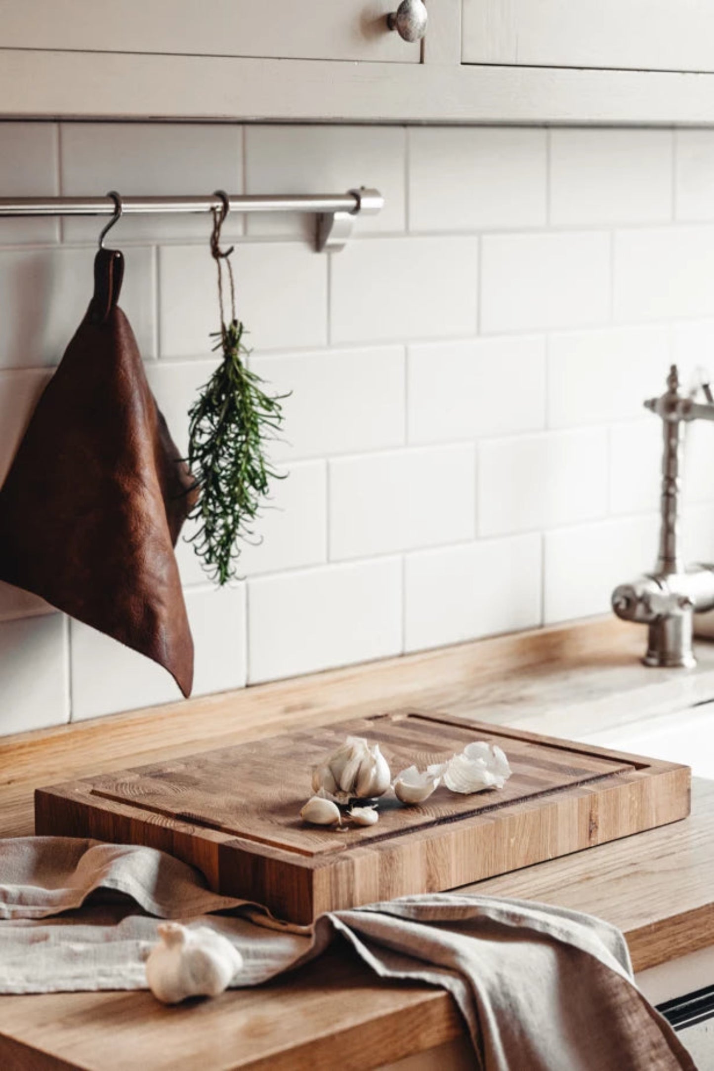 Heirol Skärbräda i ek med ränna, 40x30x4 cm