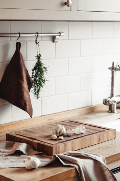 Heirol Skärbräda i ek med ränna, 40x30x4 cm